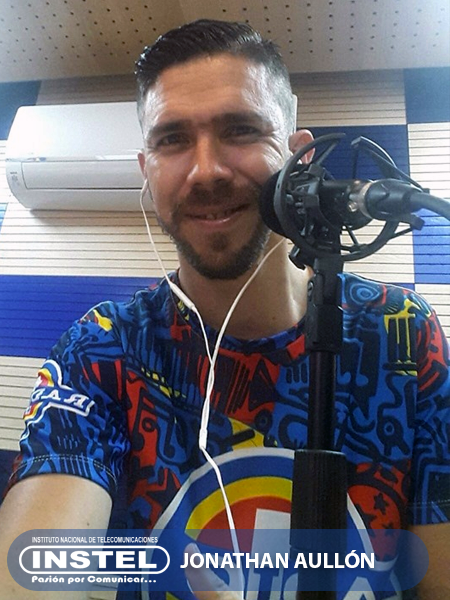 JONATHAN AULLÓN egresado de INSTEL